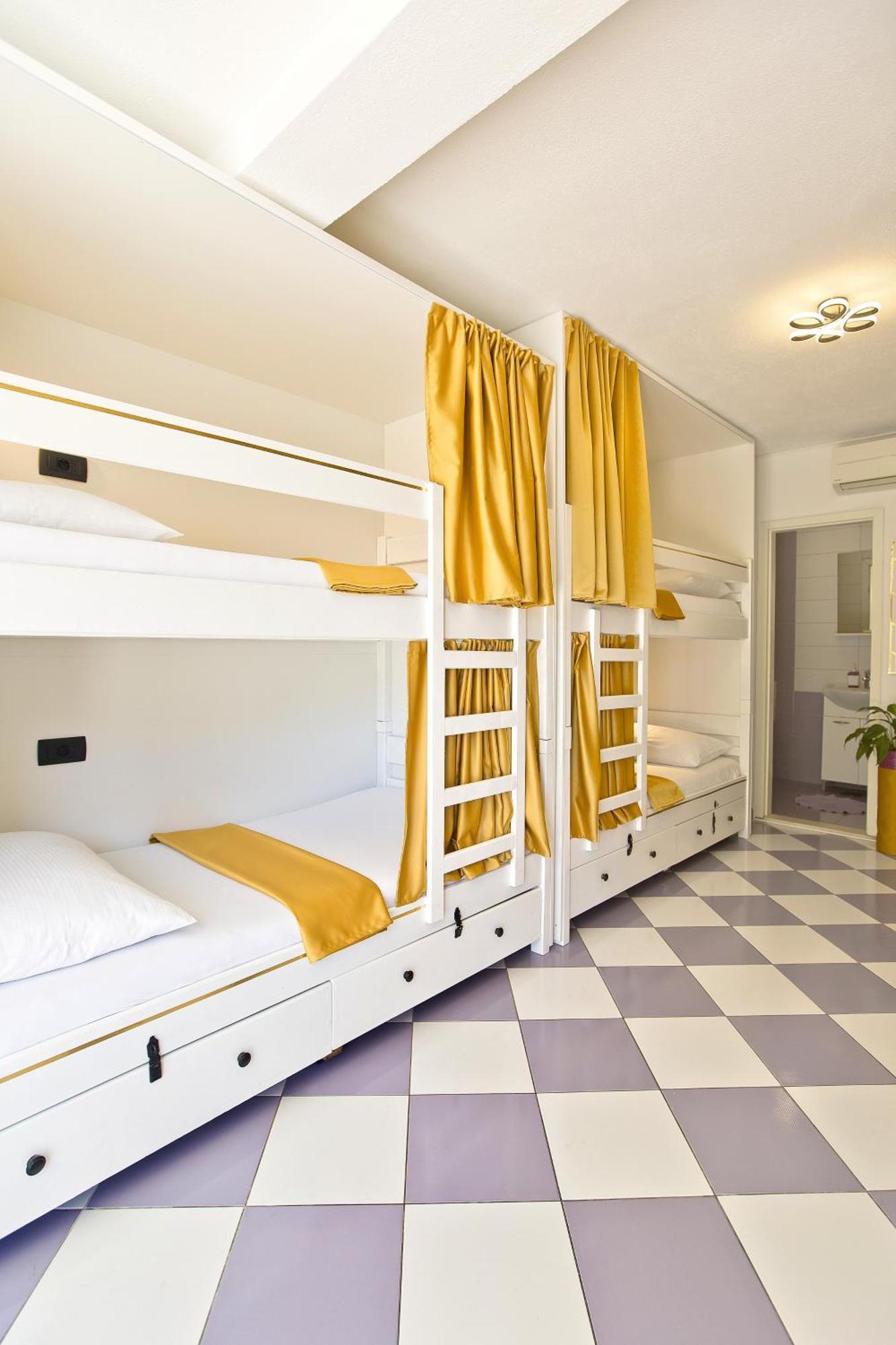 Zorana Hostal