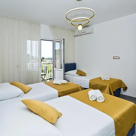 Hostel Villa Zorana Hvar Town Exterior photo